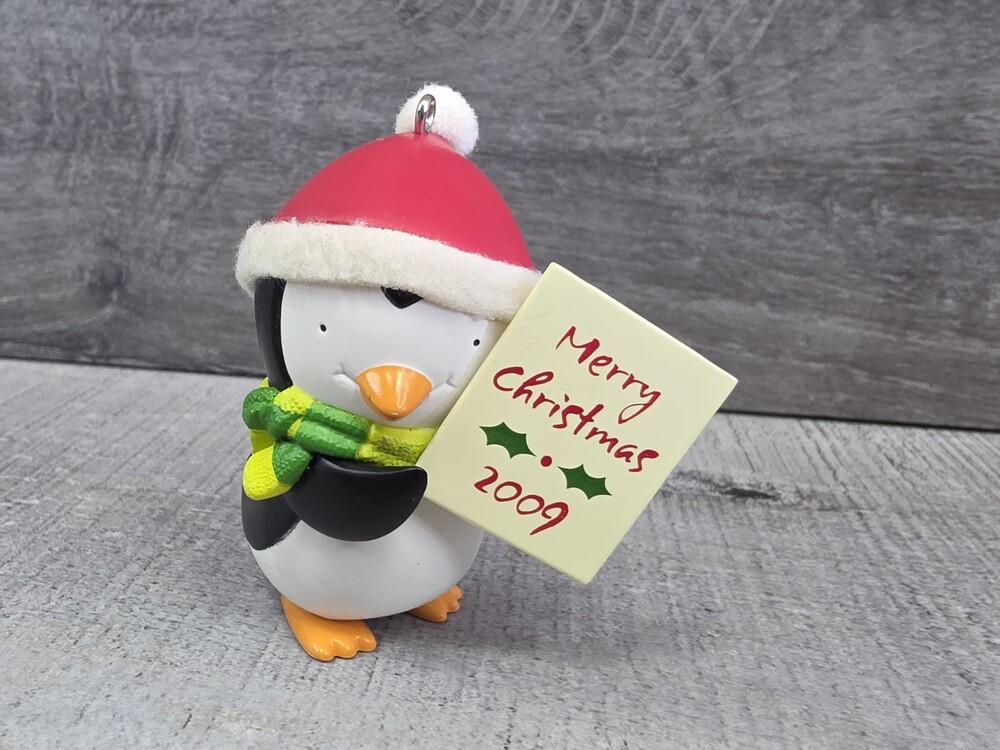 Hallmark Keepsake Sign Of The Times Penguin 2009 Exclusive VIP Gift Ornament g50